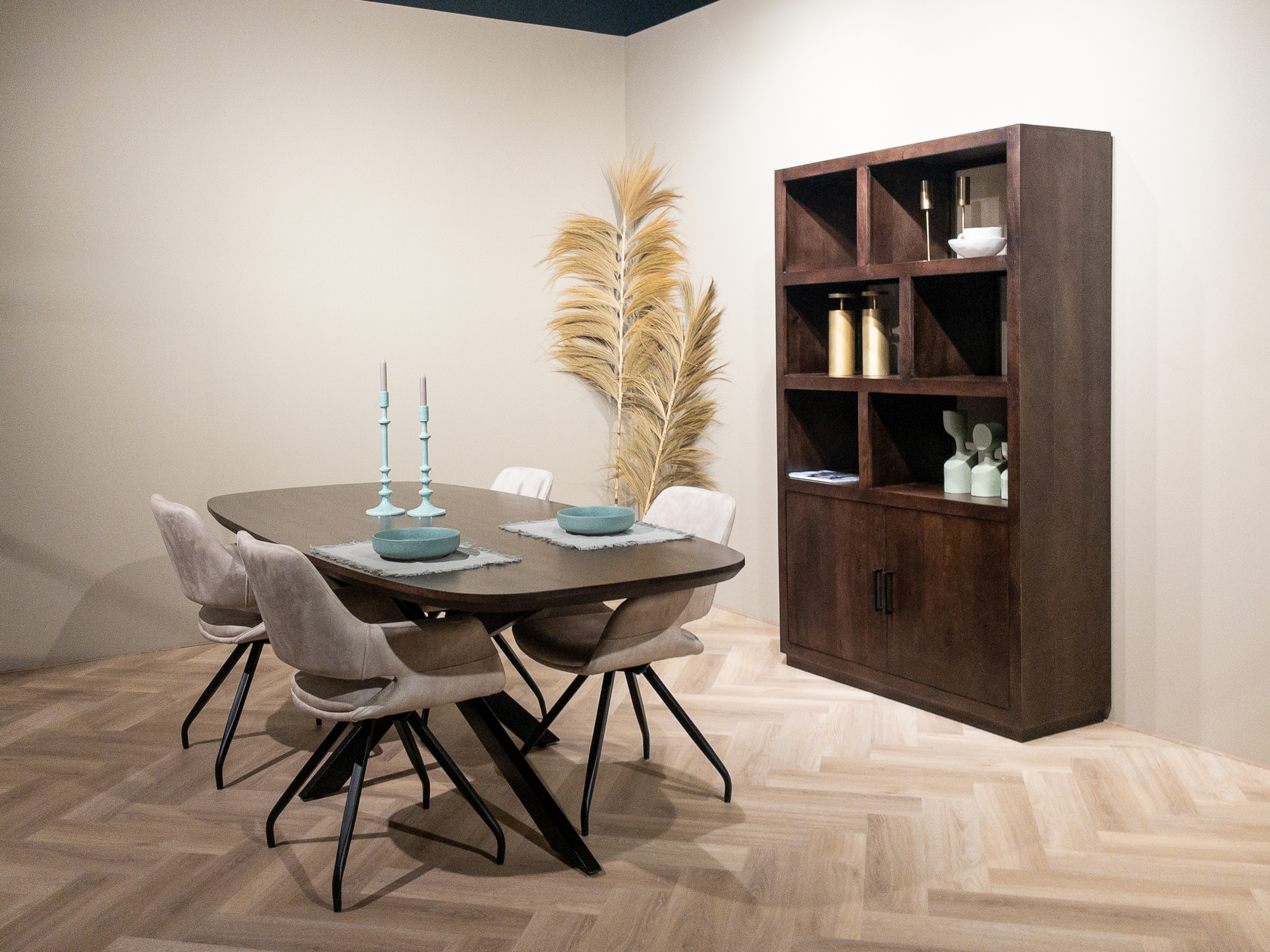 Jaxx Regal Braun Mangoholz 120 cm