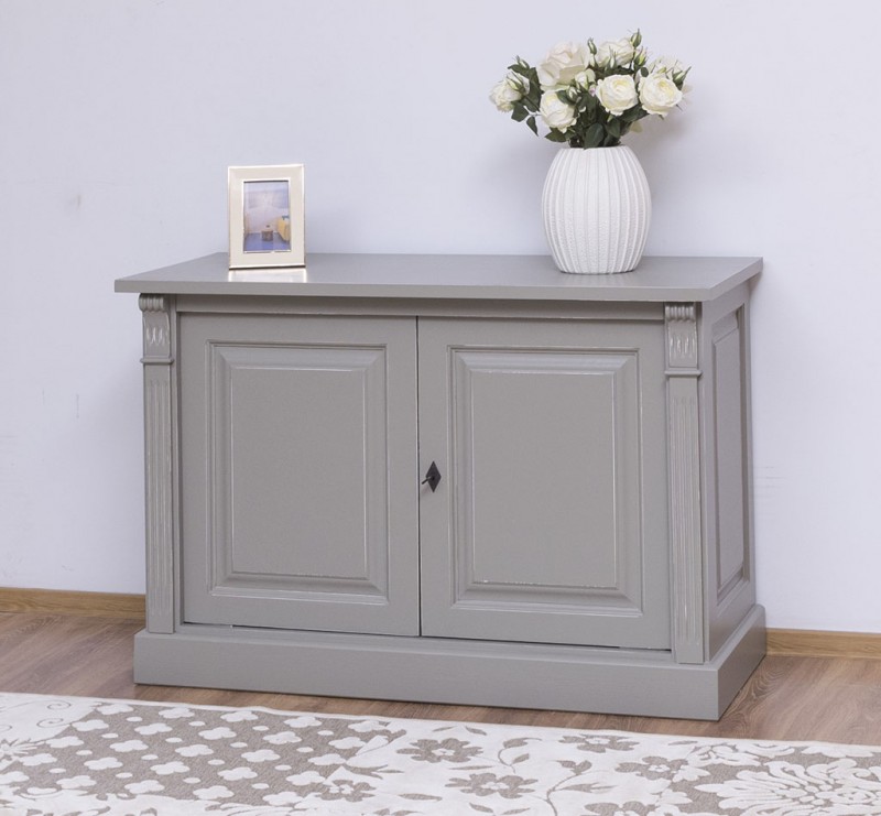 Die elegante zweitürige Kommode mit Mittelbrett - Perfekte Harmonie