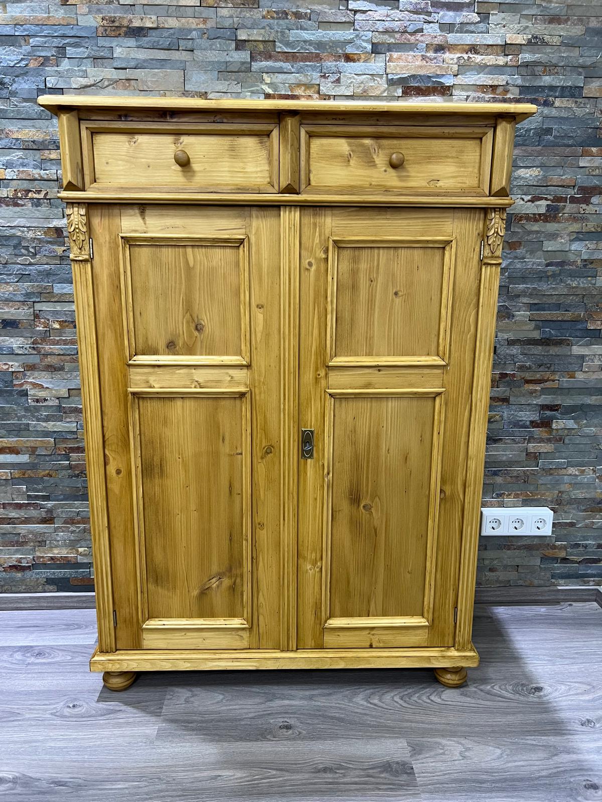 Landhaus Vertiko mit zwei Schubladen & Holzknöpfen - Weichholz Schrank