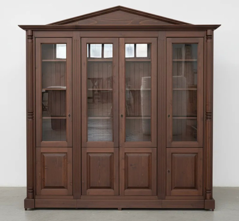 Landhaus Doppelvitrine aus Massivholz – Vitrine