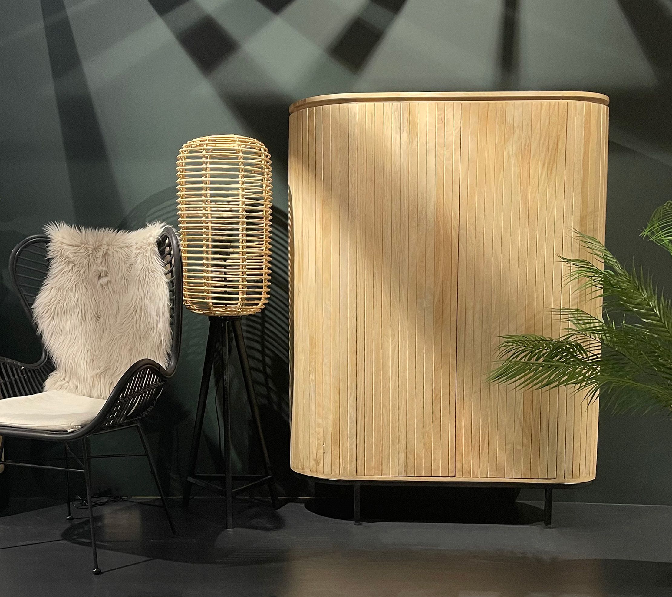 Noor Schrank 150 cm Mangoholz 2 Türen  Mattpolitur Wohnzimmerschrank Retro- Stil Hellfarbig