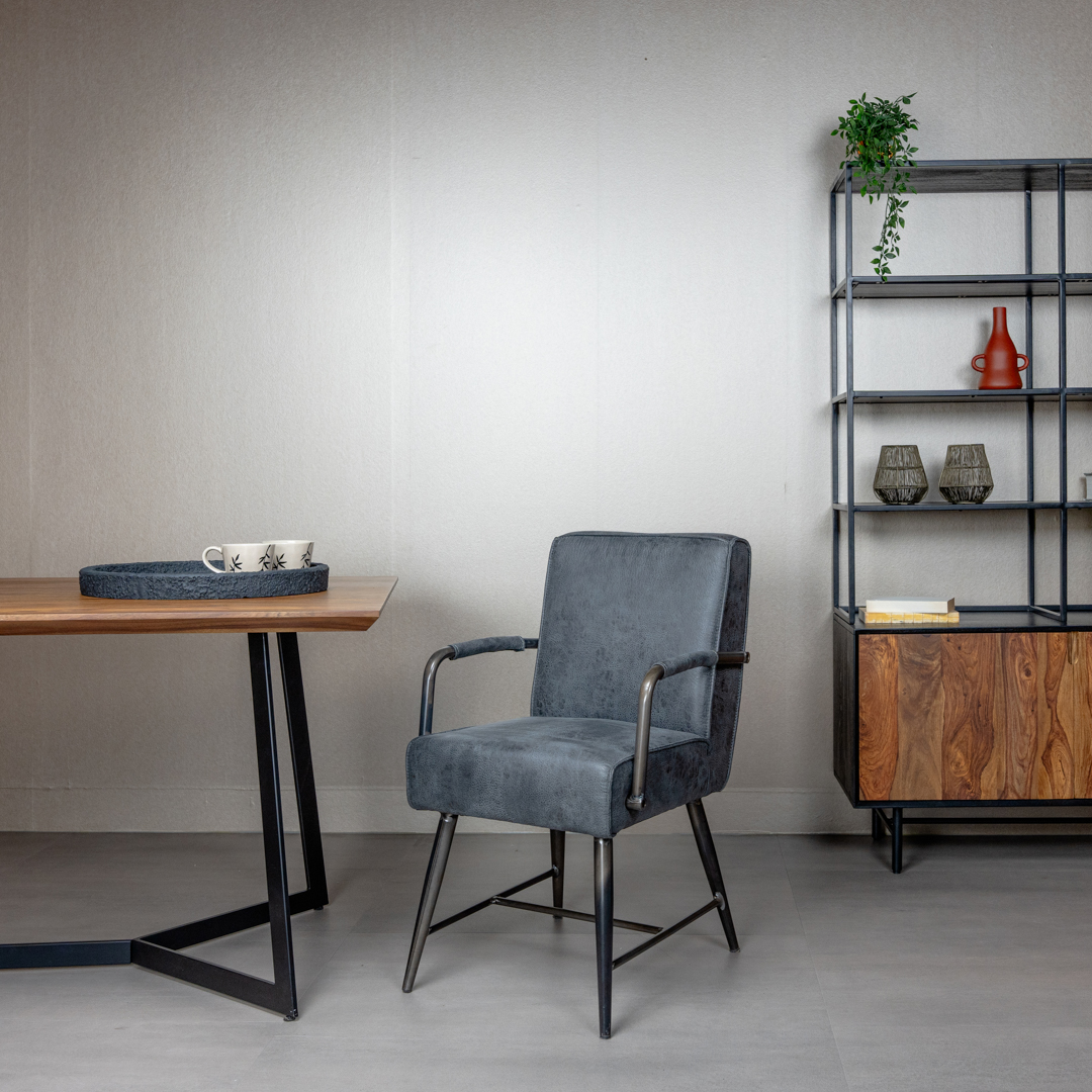 Polsterstuhl Belmonte mit Armlehnen verschiedene Farben