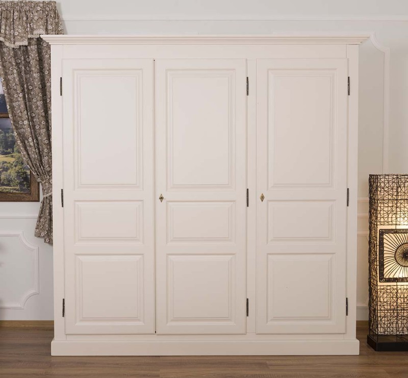 Massivholz Kleiderschrank - 212 cm breit - im Landhaus Stil