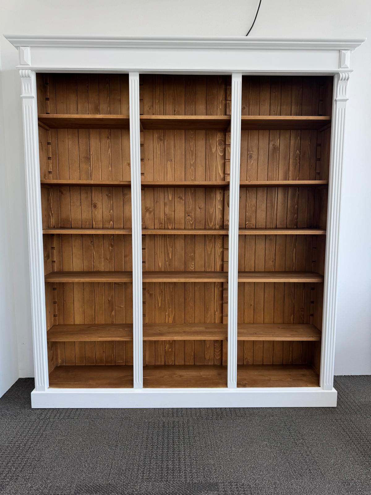 Bücherregal im Landhaus Stil - Massivholz Regal - Bücherwand Bücherschrank