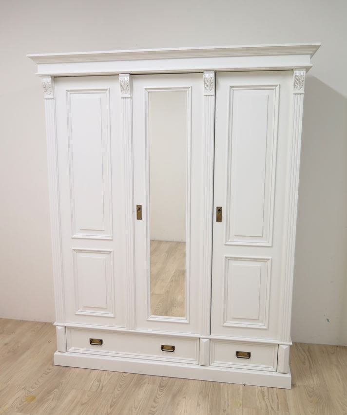 Premium 3-türiger Kleiderschrank Weiß – Weichholz, Landhausstil, mit Spiegel & 3 Schubladen