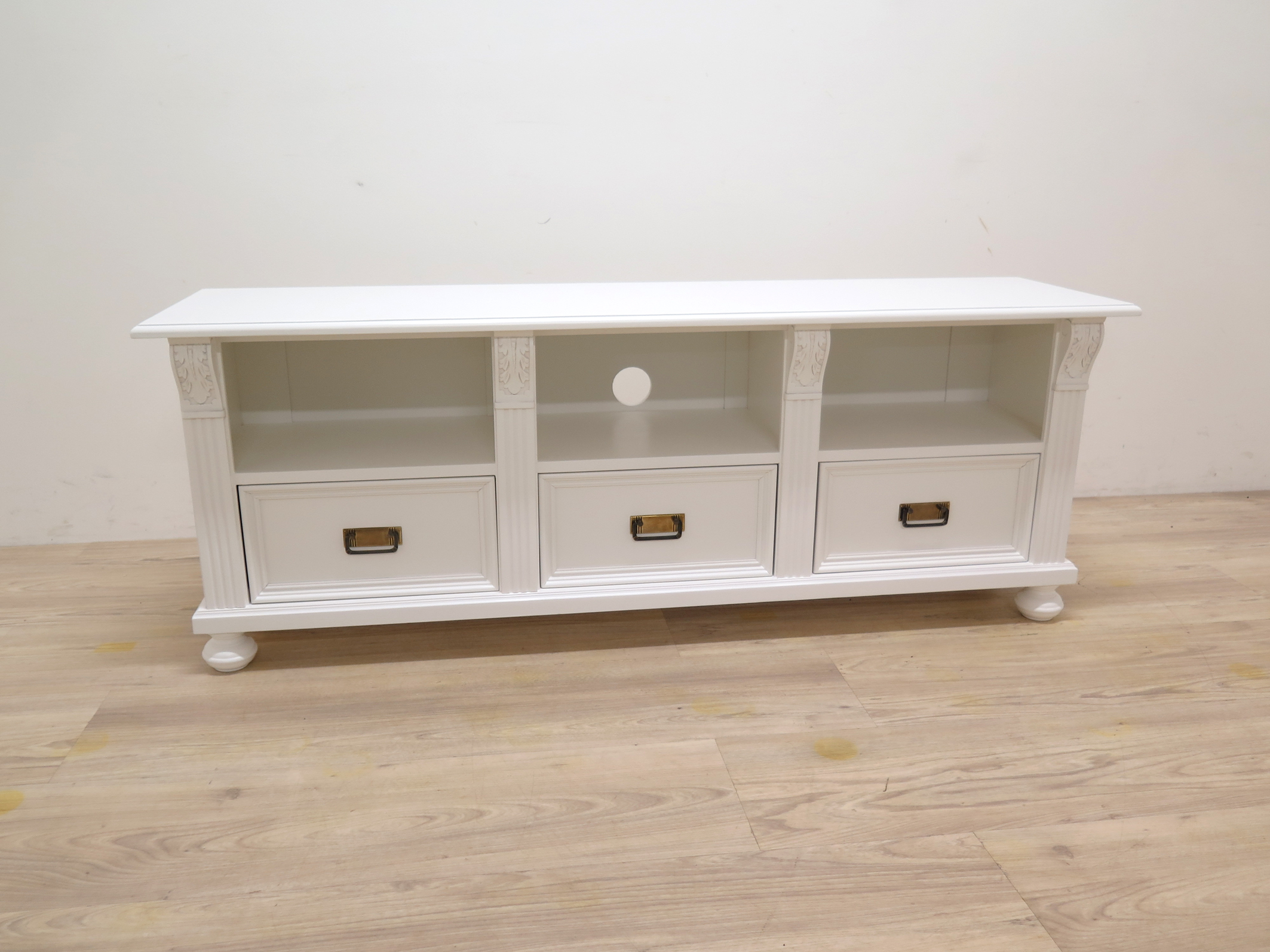 Premium TV-Kommode Weichholz – Weiß lackiert, 3 Schubladen & 3 offene Fächer