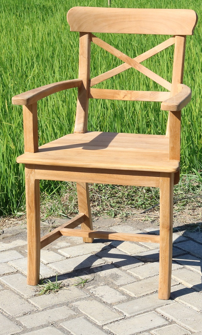 Teak Stuhl Mariotto mit Armlehne – klassisches Design aus recyceltem Teakholz