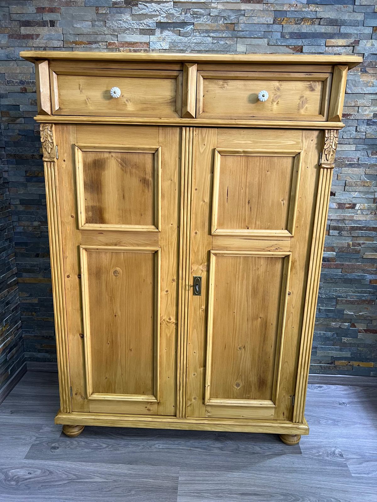 Landhaus Vertiko mit zwei Schubladen & Porzellanknöpfen - Weichholz Schrank