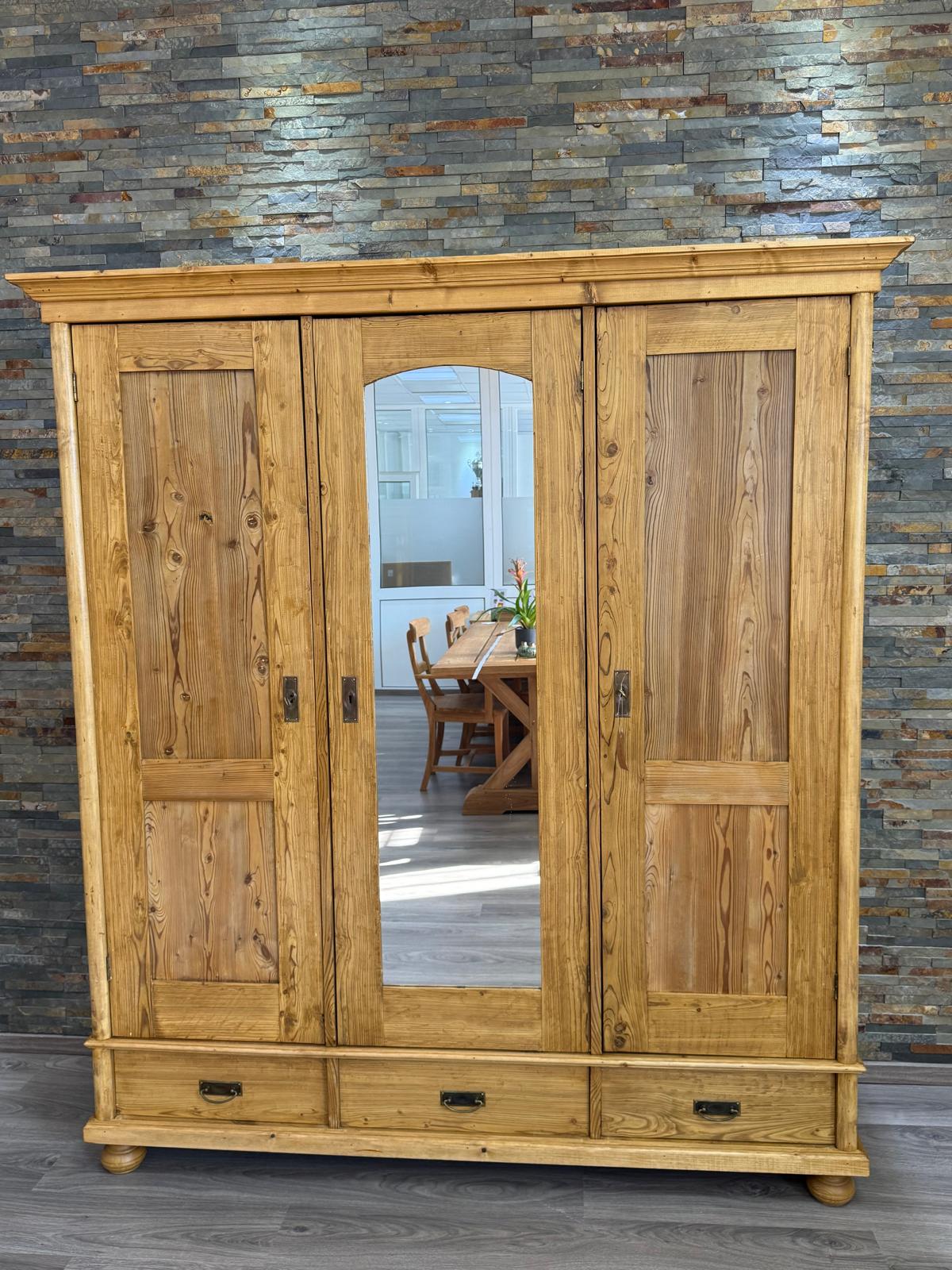 Gründerzeit Kleiderschrank im Landhaus Stil antik zerlegbar