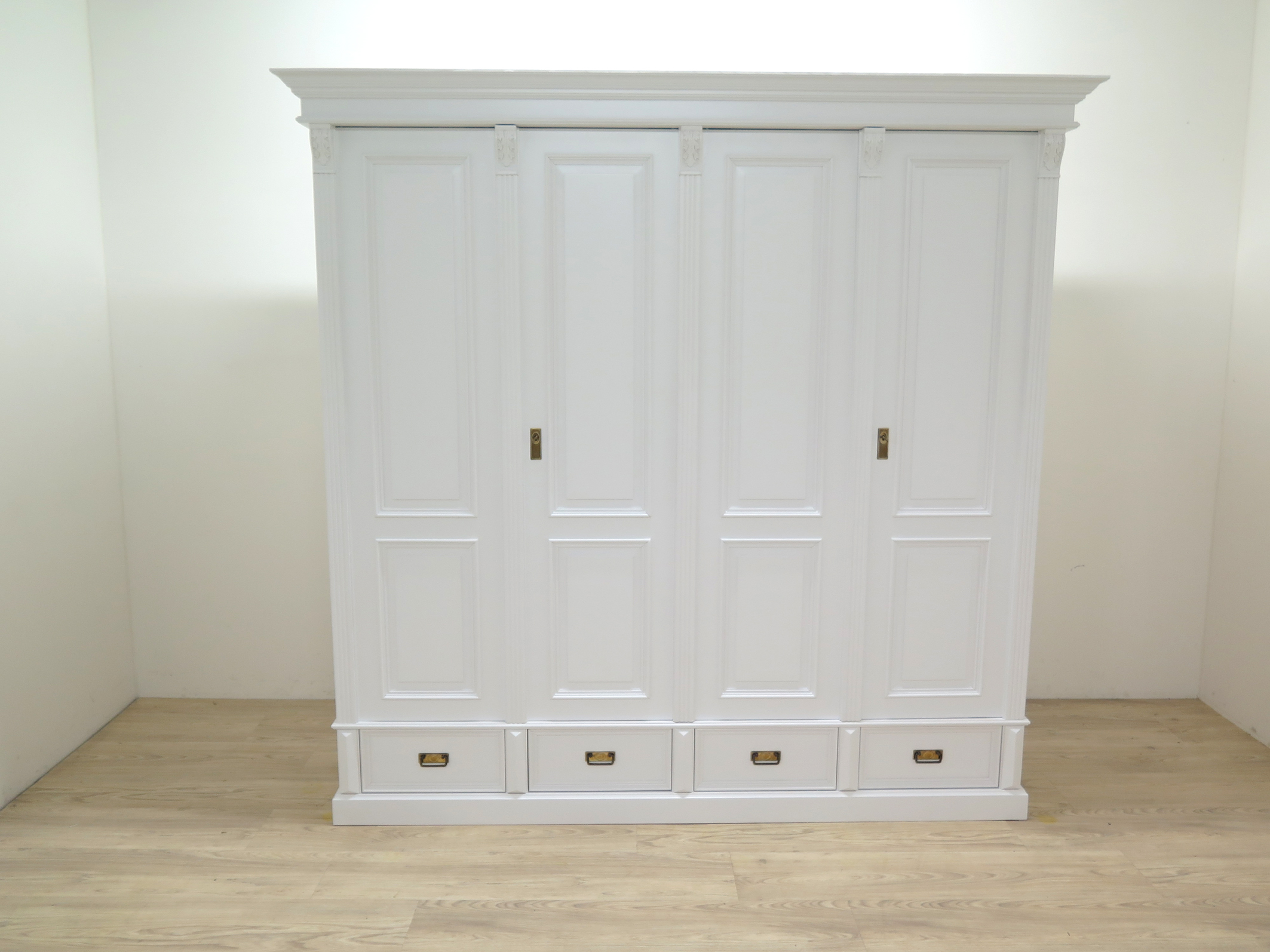 Premium Landhaus Schrank 4 Türig Massivholz zerlegbar Kleiderschrank mit Regalbrettern